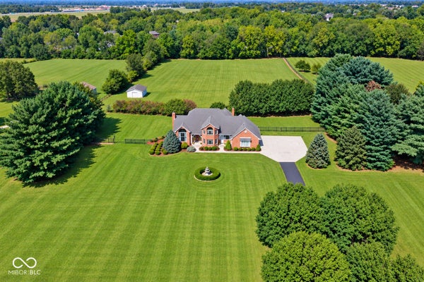 6274 W STONES CROSSING RD, GREENWOOD, IN 46143 - Image b971c27db03e56cce8a3a51c22c2e5f6/268183343