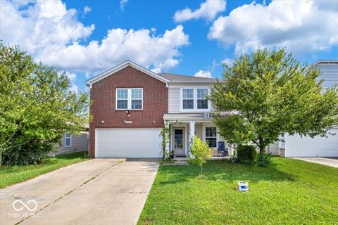 Photo of 951 Curlew Lane, Greenwood, IN 46143 (MLS # 22047269)