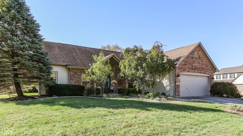 Photo of 771 Burr Oak Drive, Greenwood, IN 46143 (MLS # 22067601)