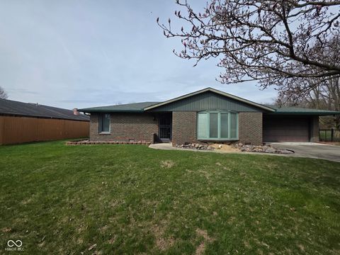 Photo of 1007 Parkway Drive, Anderson, IN 46012 (MLS # 22089616)