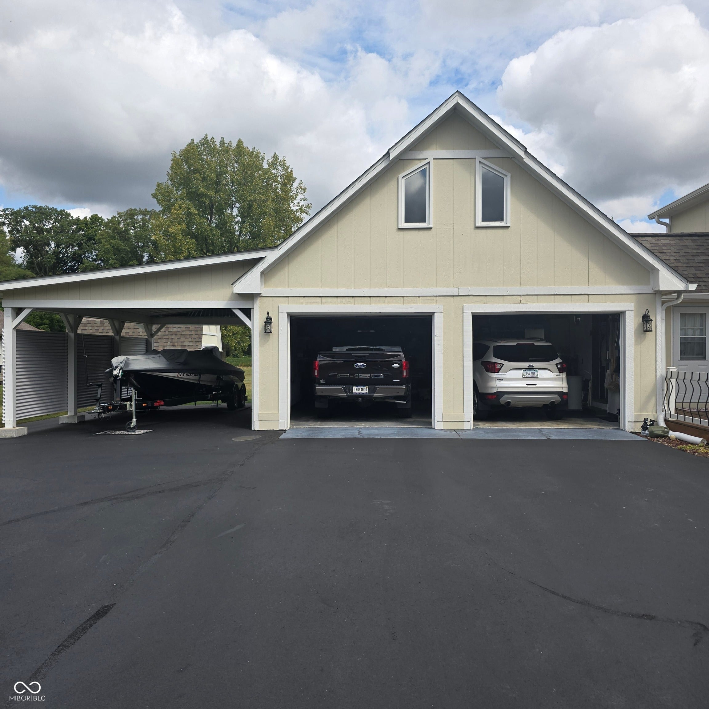 7022 W Ivy Lane