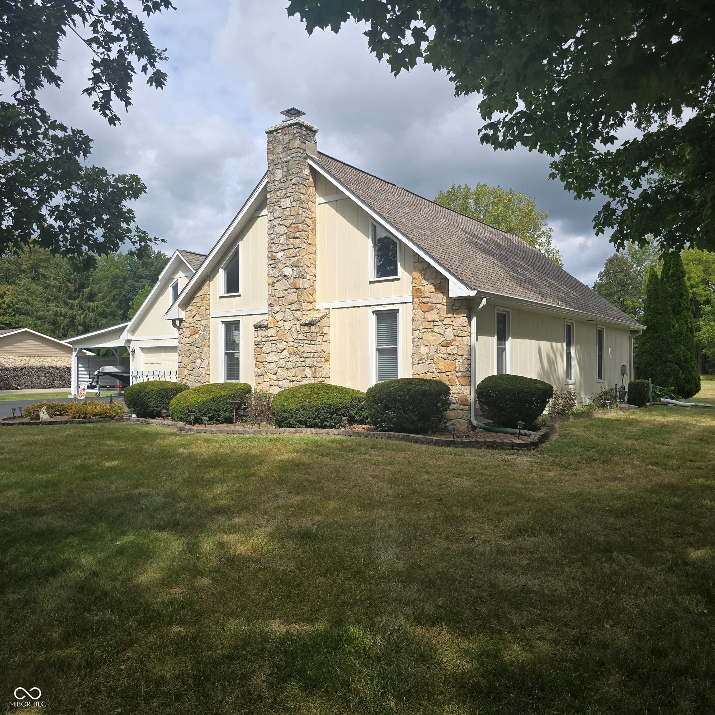 7022 W Ivy Lane