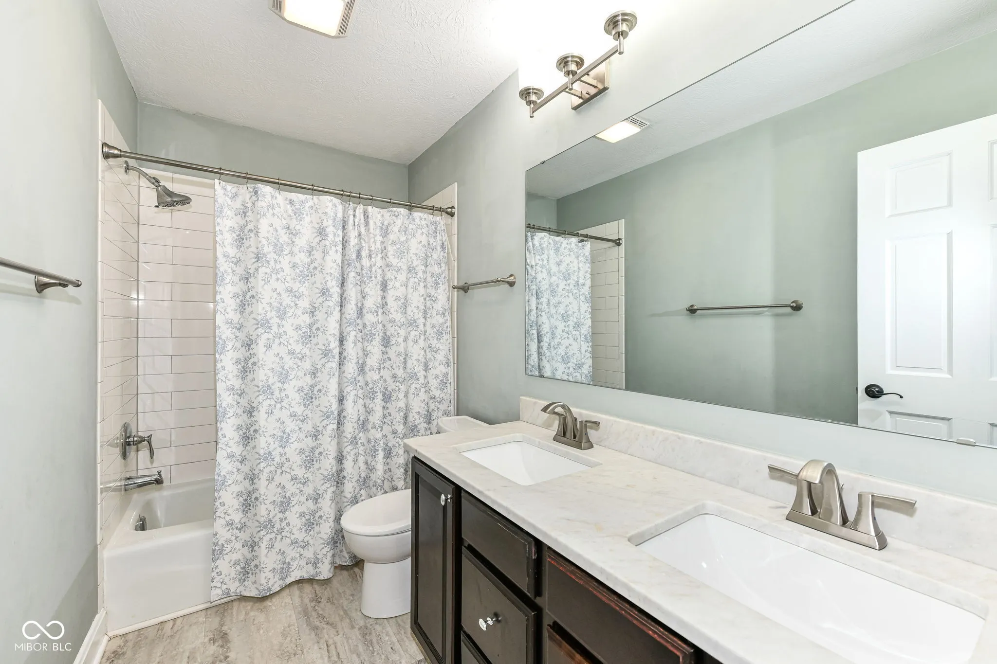 Carmel, Indiana 46033, United States, 4 Bedrooms Bedrooms, ,4 BathroomsBathrooms,Residential,Pending,205114