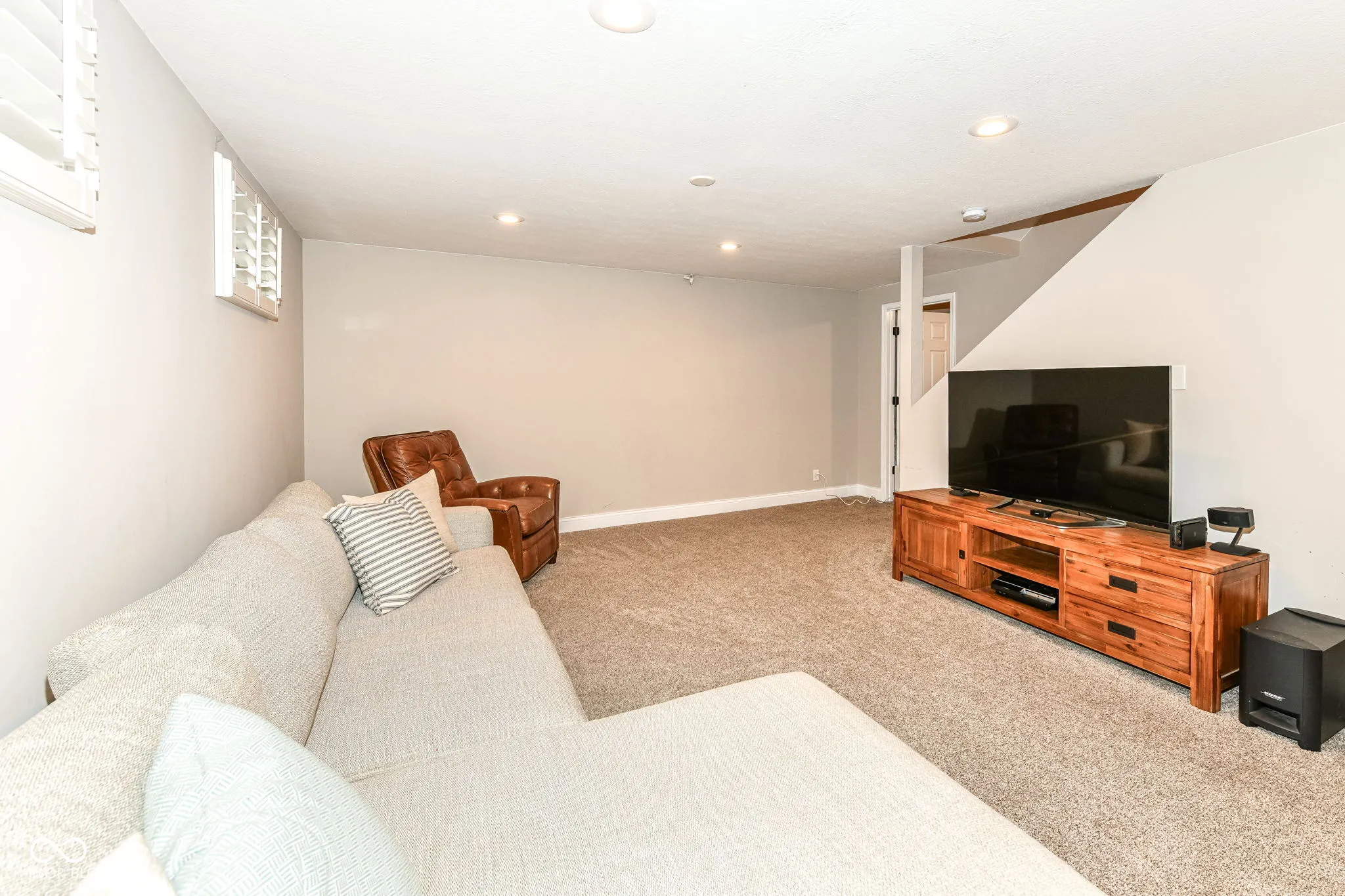 Carmel, Indiana 46033, United States, 4 Bedrooms Bedrooms, ,4 BathroomsBathrooms,Residential,Pending,205114