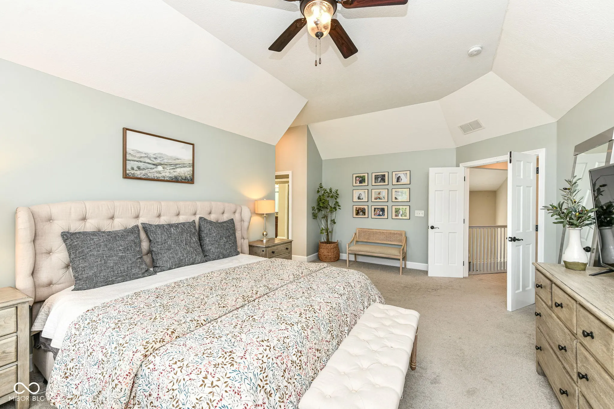 Carmel, Indiana 46033, United States, 4 Bedrooms Bedrooms, ,4 BathroomsBathrooms,Residential,Pending,205114