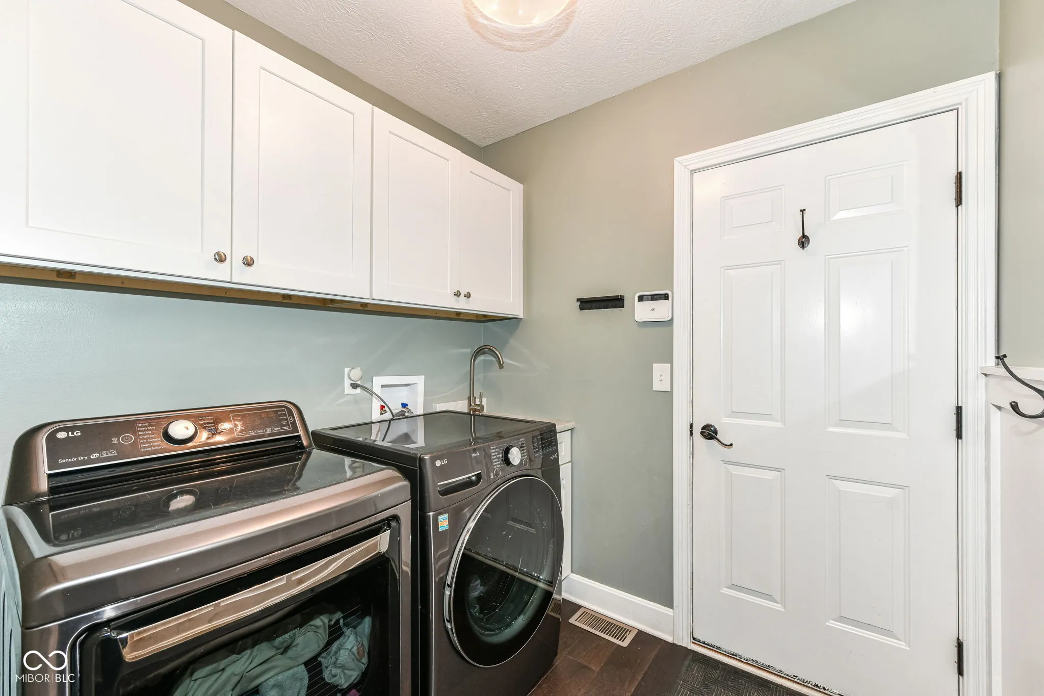 Carmel, Indiana 46033, United States, 4 Bedrooms Bedrooms, ,4 BathroomsBathrooms,Residential,Pending,205114