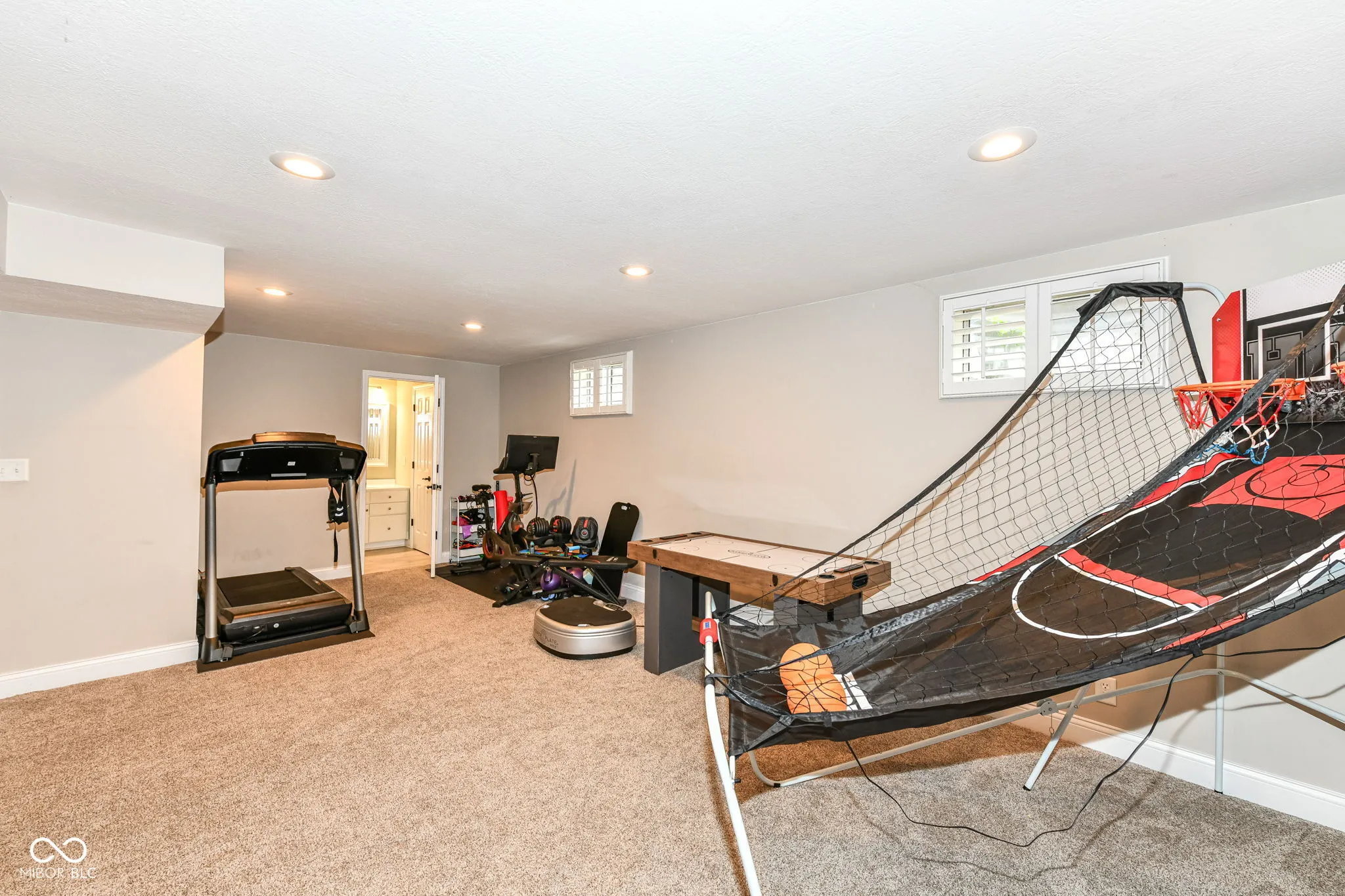 Carmel, Indiana 46033, United States, 4 Bedrooms Bedrooms, ,4 BathroomsBathrooms,Residential,Pending,205114