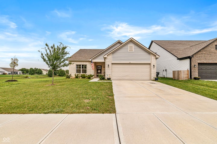 Photo 1 of 25 — 143 Winding Brook Way, Pendleton, IN 46064