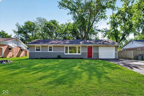 Photo of 725 Howard Road, Greenwood, IN 46142 (MLS # 22101784)