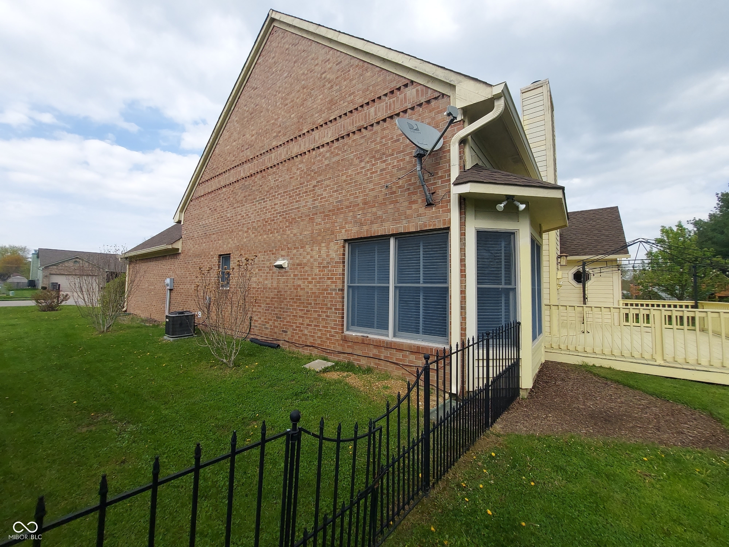 3237 Boxwood Drive
