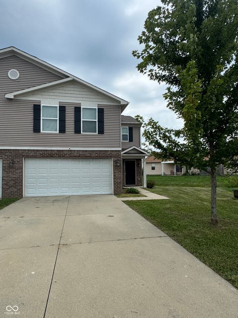 Photo of 2003 Falcon Court, Franklin, IN 46131 (MLS # 22119552)