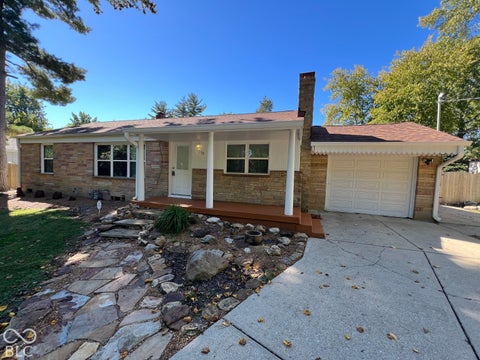 Photo of 1358 N Ridgeview Drive, Indianapolis, IN 46219 (MLS # 22130071)
