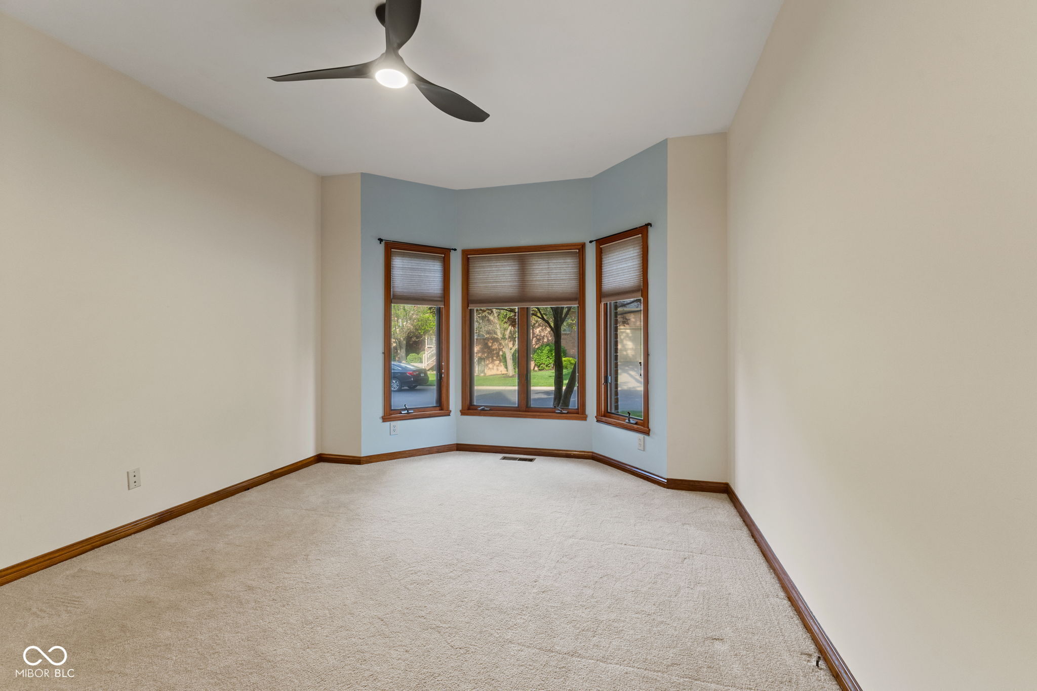 1858 Broadleaf Court