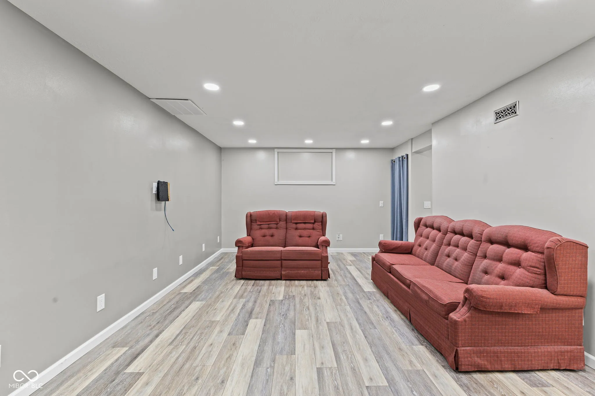 Greenwood, Indiana 46143, United States, 4 Bedrooms Bedrooms, ,3 BathroomsBathrooms,Residential,Pending,181760