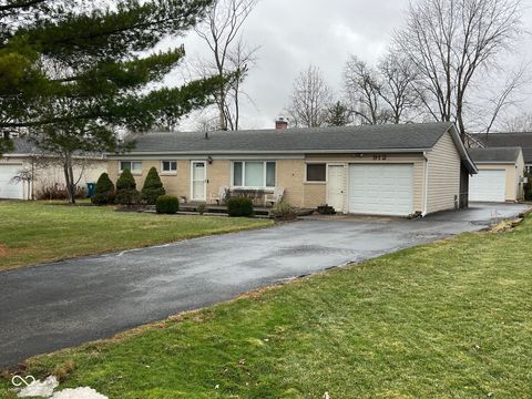 Photo of 912 W Auman Drive, Carmel, IN 46032 (MLS # 22076345)