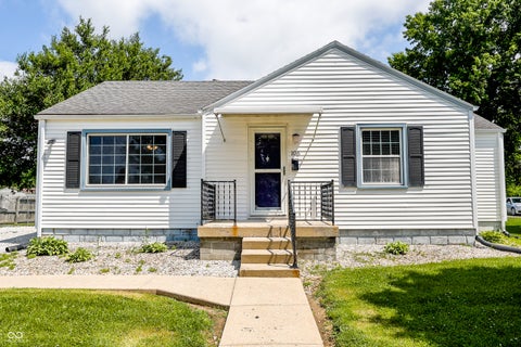 Photo of 106 E Oak Street, Anderson, IN 46012 (MLS # 22108236)