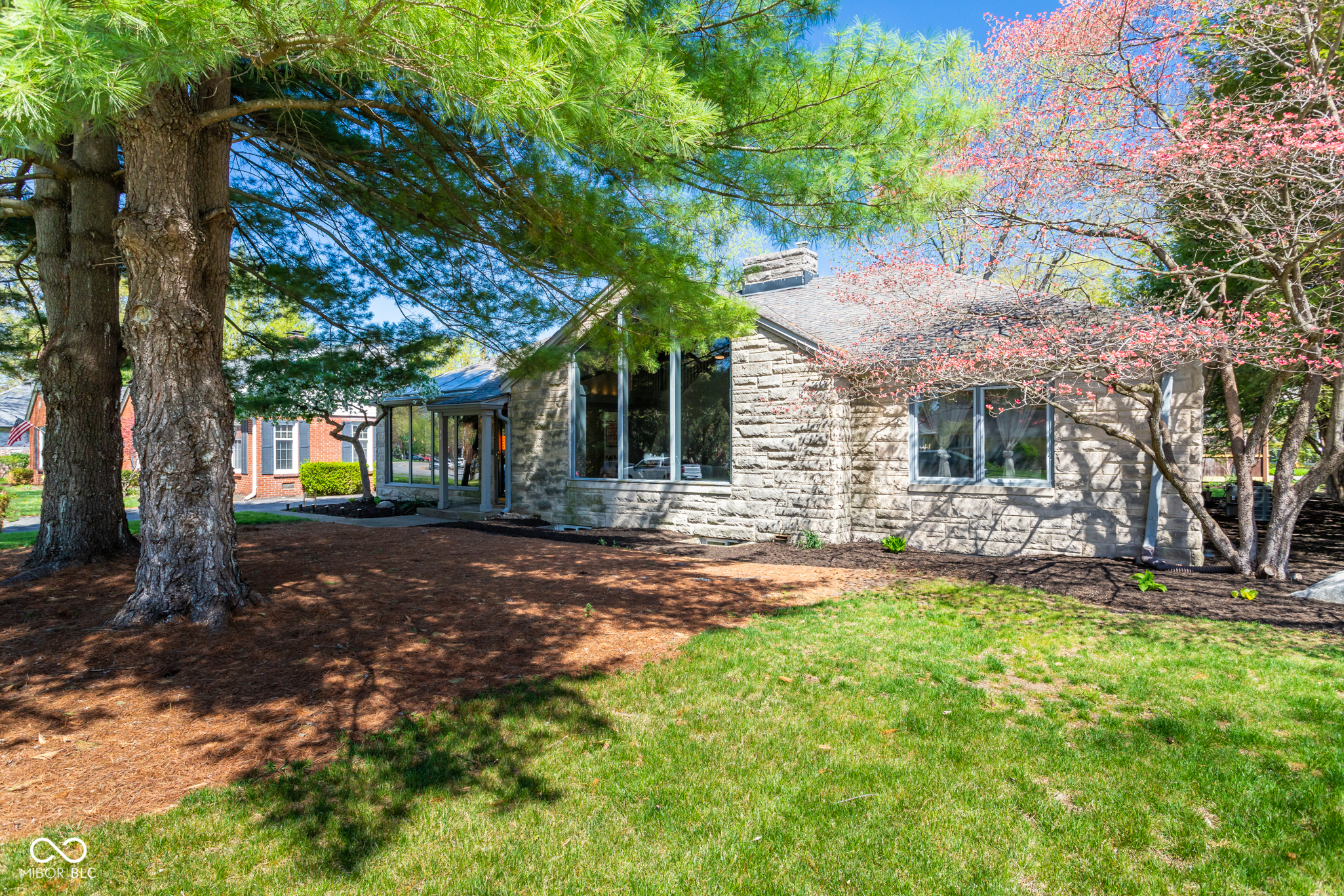 60 Kessler Boulevard East Drive