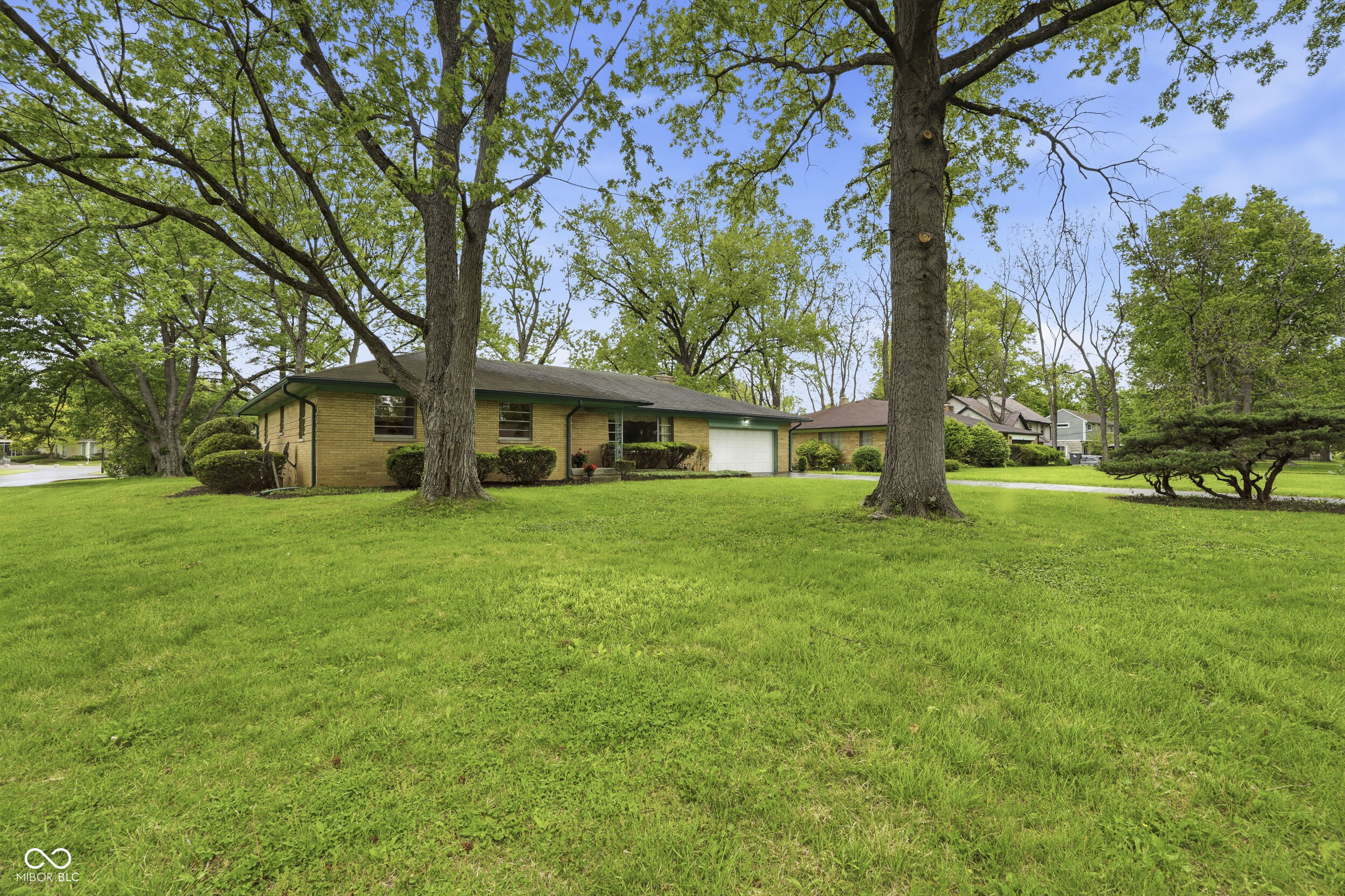 7012 Steven Lane