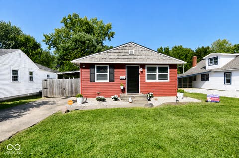Photo of 930 N Eaton Avenue, Indianapolis, IN 46219 (MLS # 22122439)