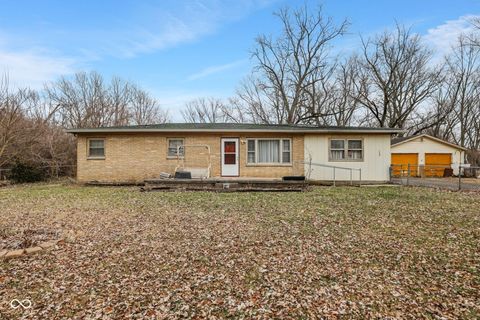 Photo of 1325 N Wittfield Street, Indianapolis, IN 46229 (MLS # 22078827)