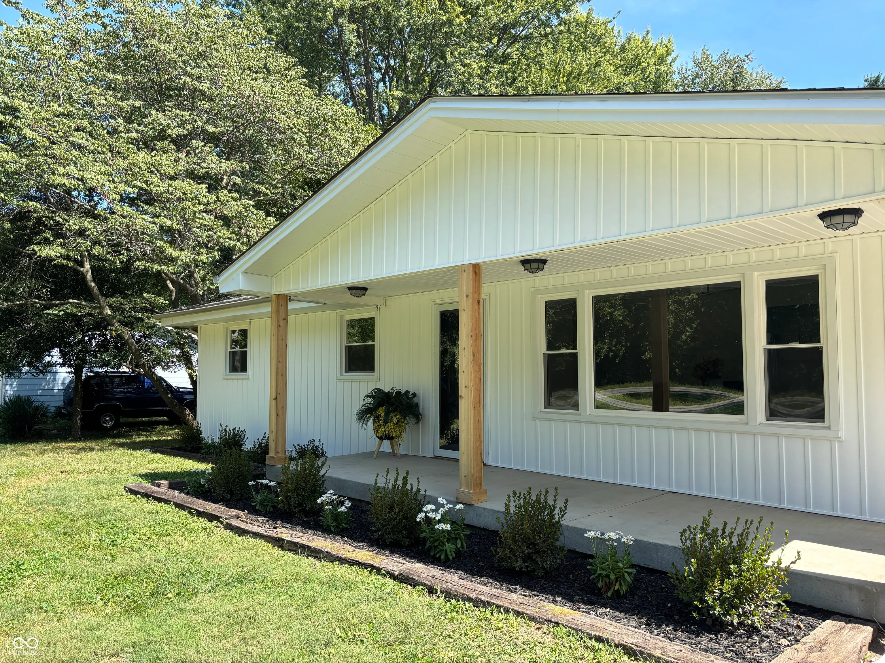 Columbus, Indiana 47203, United States, 3 Bedrooms Bedrooms, ,2 BathroomsBathrooms,Residential,Active,204784