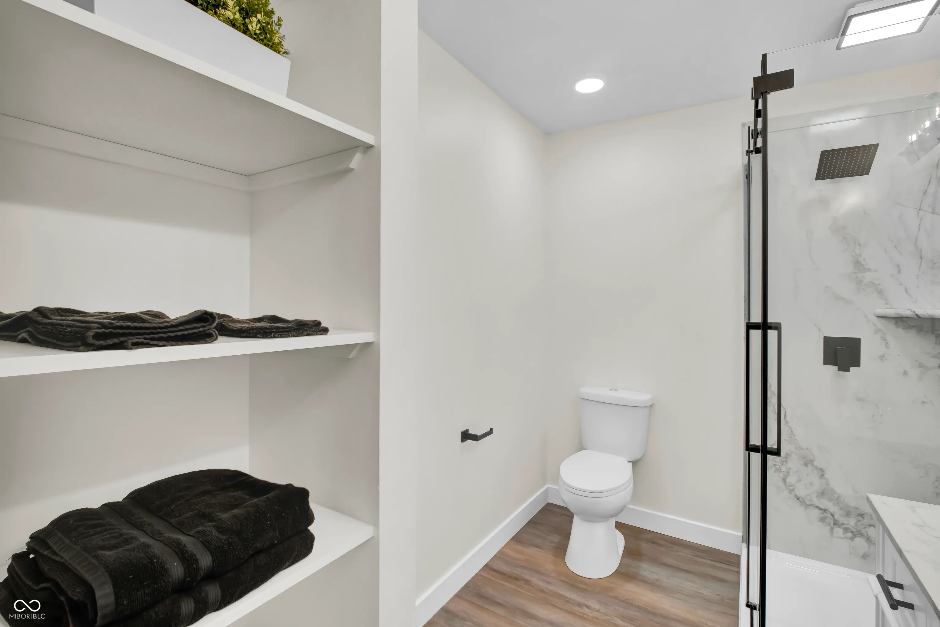 Columbus, Indiana 47203, United States, 3 Bedrooms Bedrooms, ,2 BathroomsBathrooms,Residential,Active,204784