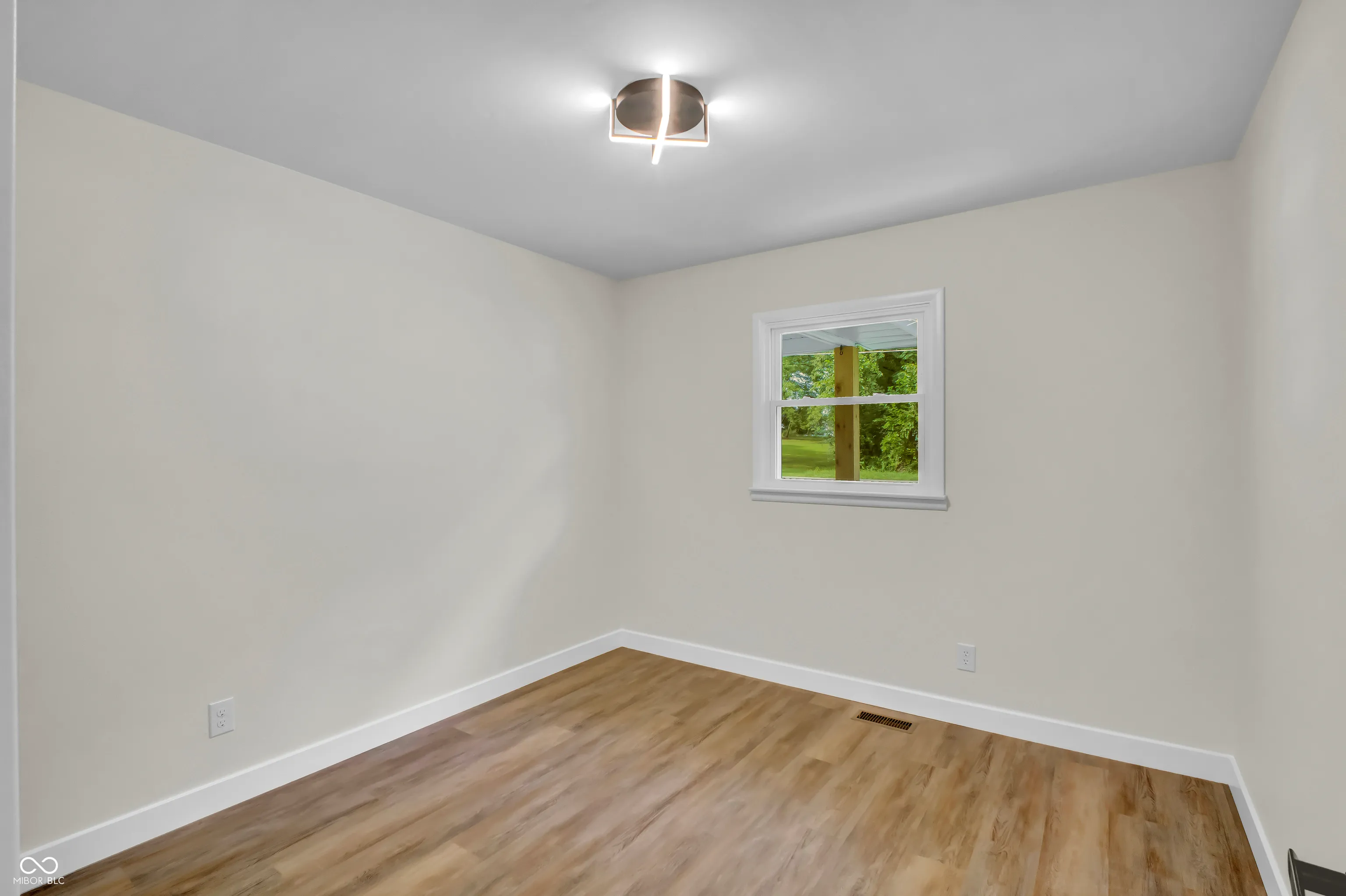 Columbus, Indiana 47203, United States, 3 Bedrooms Bedrooms, ,2 BathroomsBathrooms,Residential,Active,204784