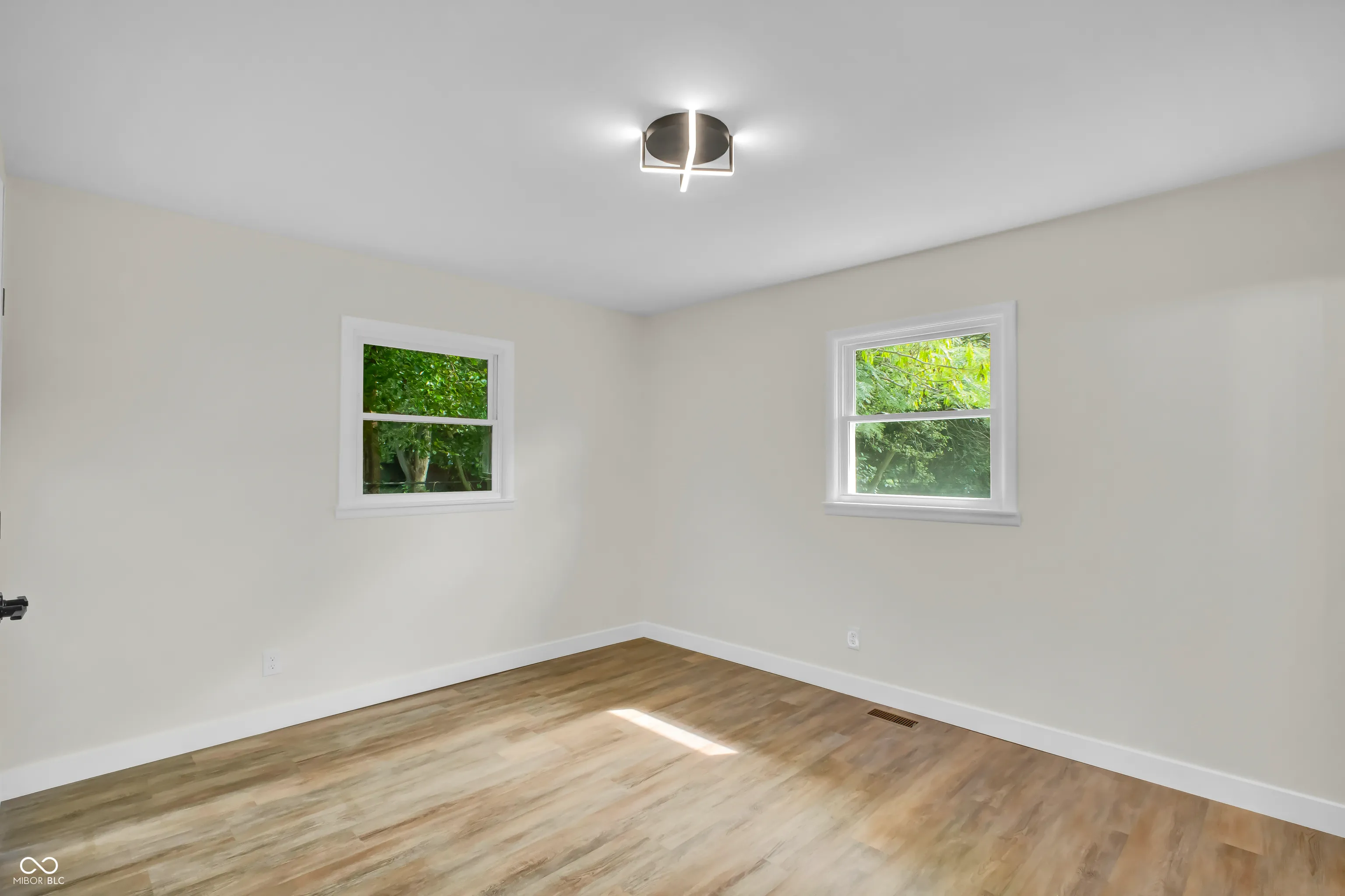 Columbus, Indiana 47203, United States, 3 Bedrooms Bedrooms, ,2 BathroomsBathrooms,Residential,Active,204784