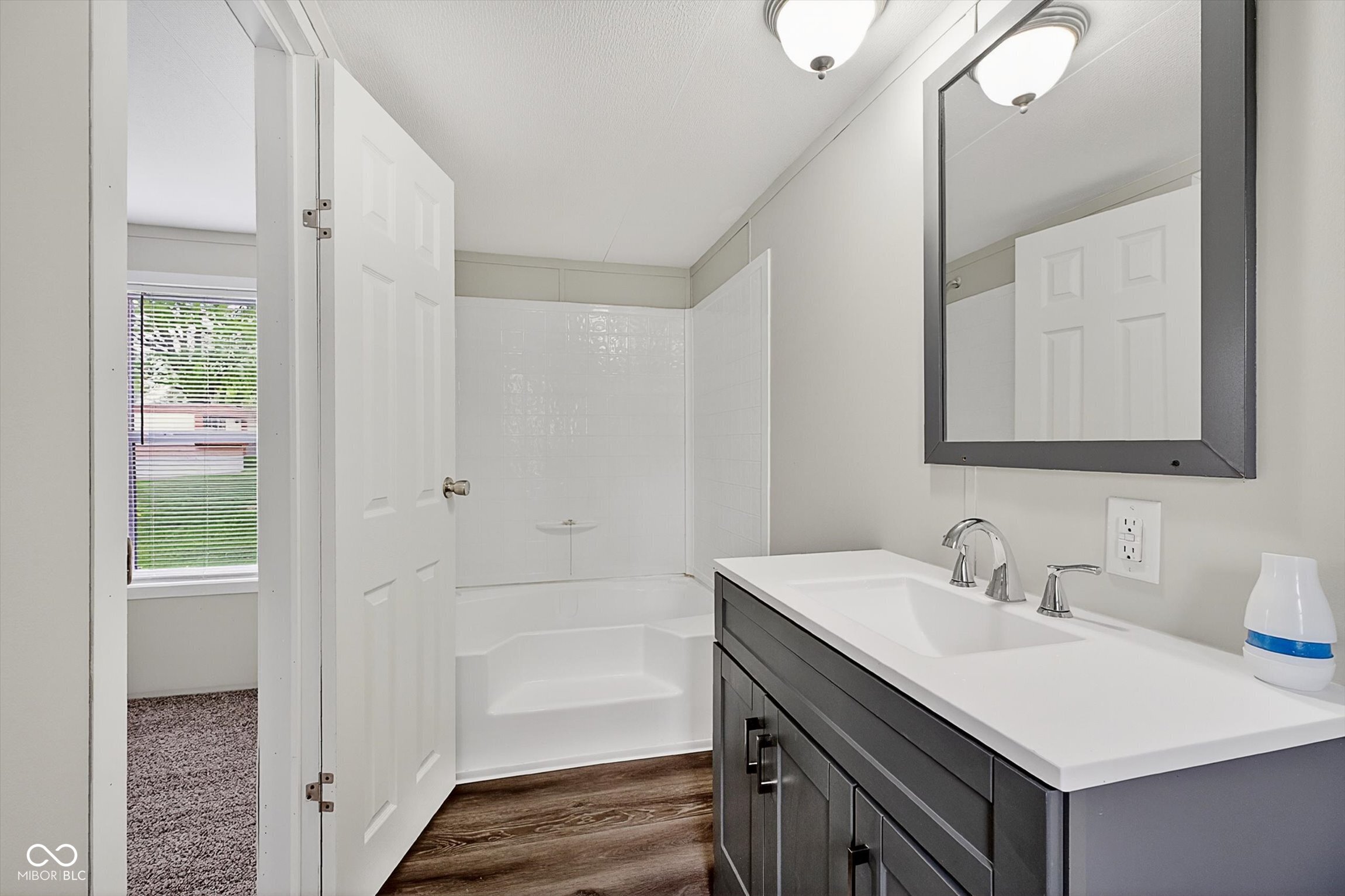 182 Echo Lake E Drive