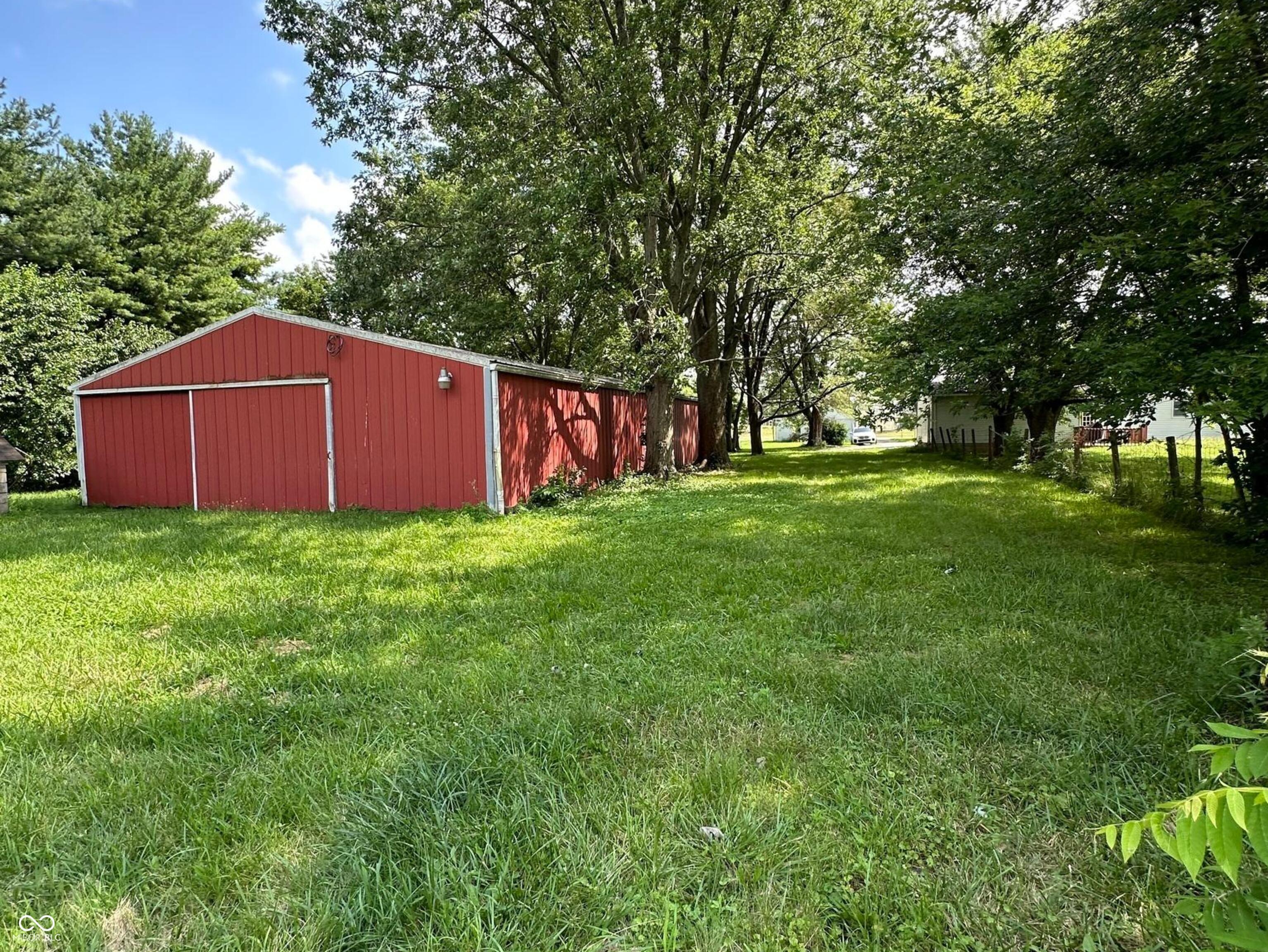 7706 E 100 County Road S