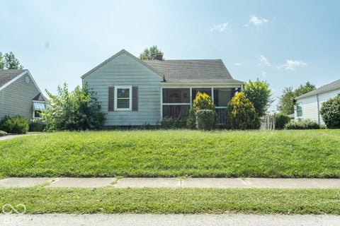 Photo of 827 S Parkway Drive, Anderson, IN 46013 (MLS # 22118909)