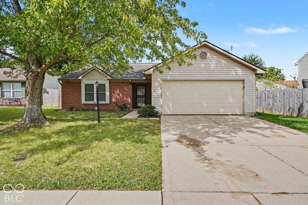 2002 SWEET BLOSSOM LN, INDIANAPOLIS, IN 46229 - Image bd651ed00ecbf9ddfd1530c6e1c8d178/4251742808