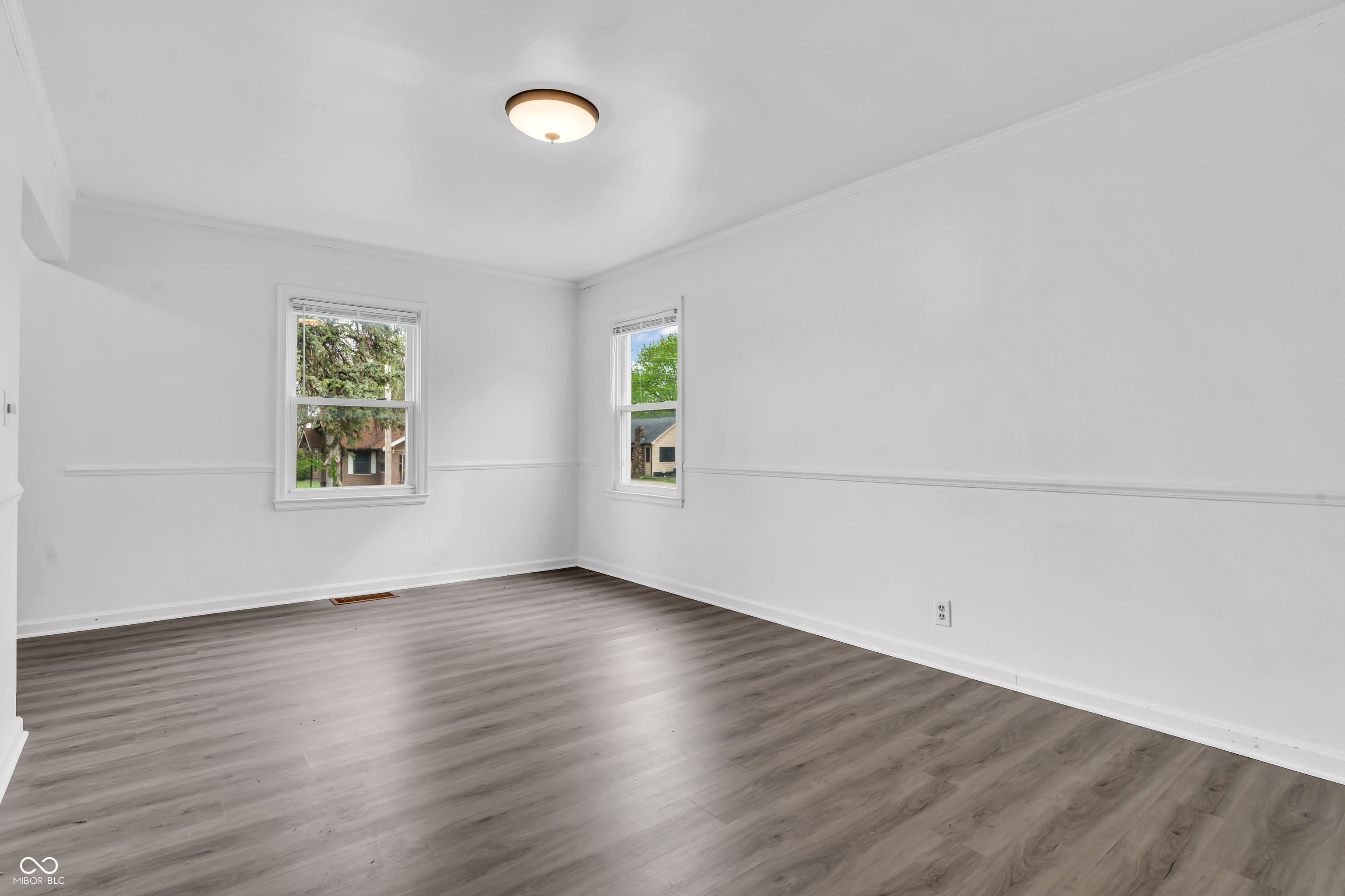 1223 E Thompson Road