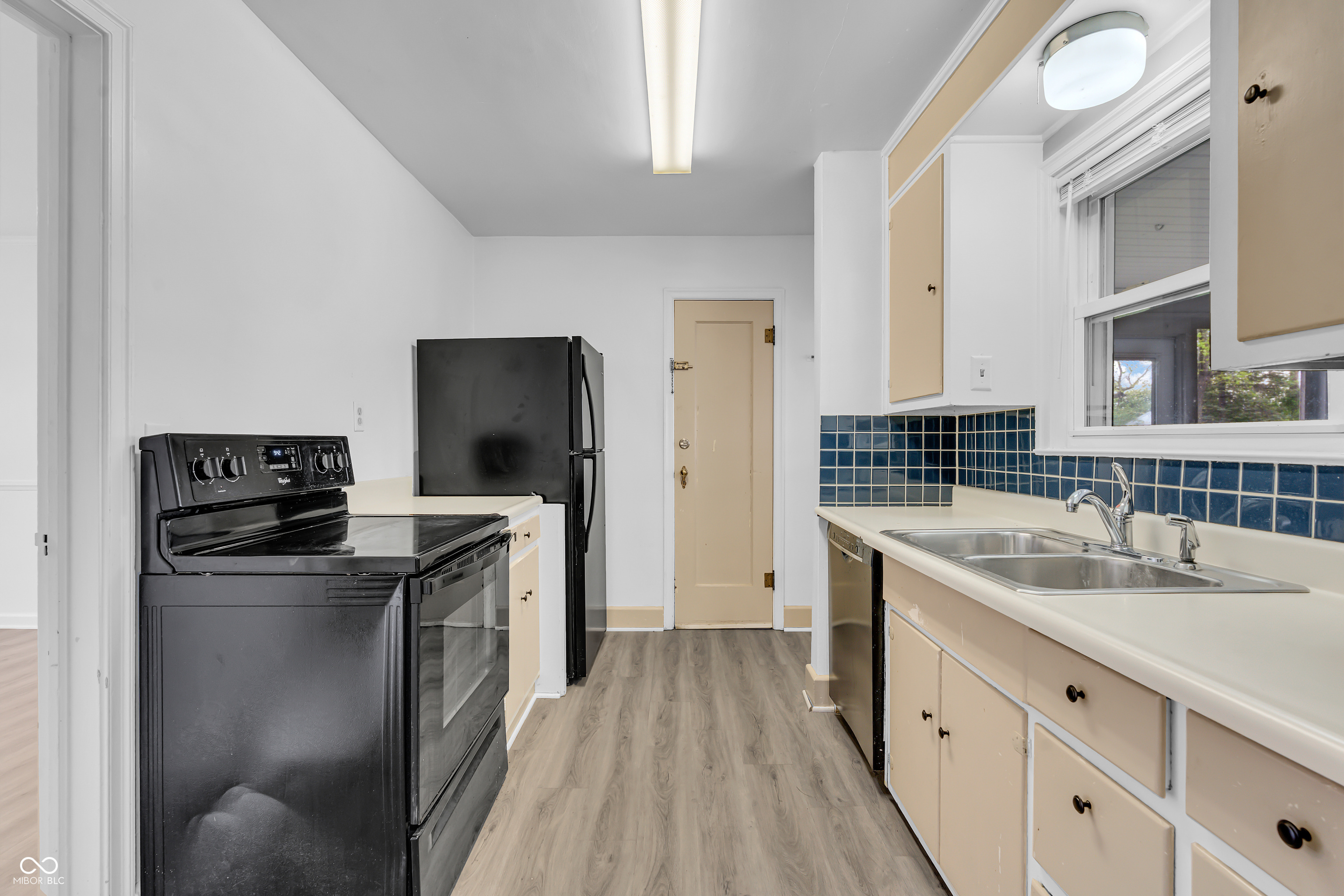 1223 E Thompson Road