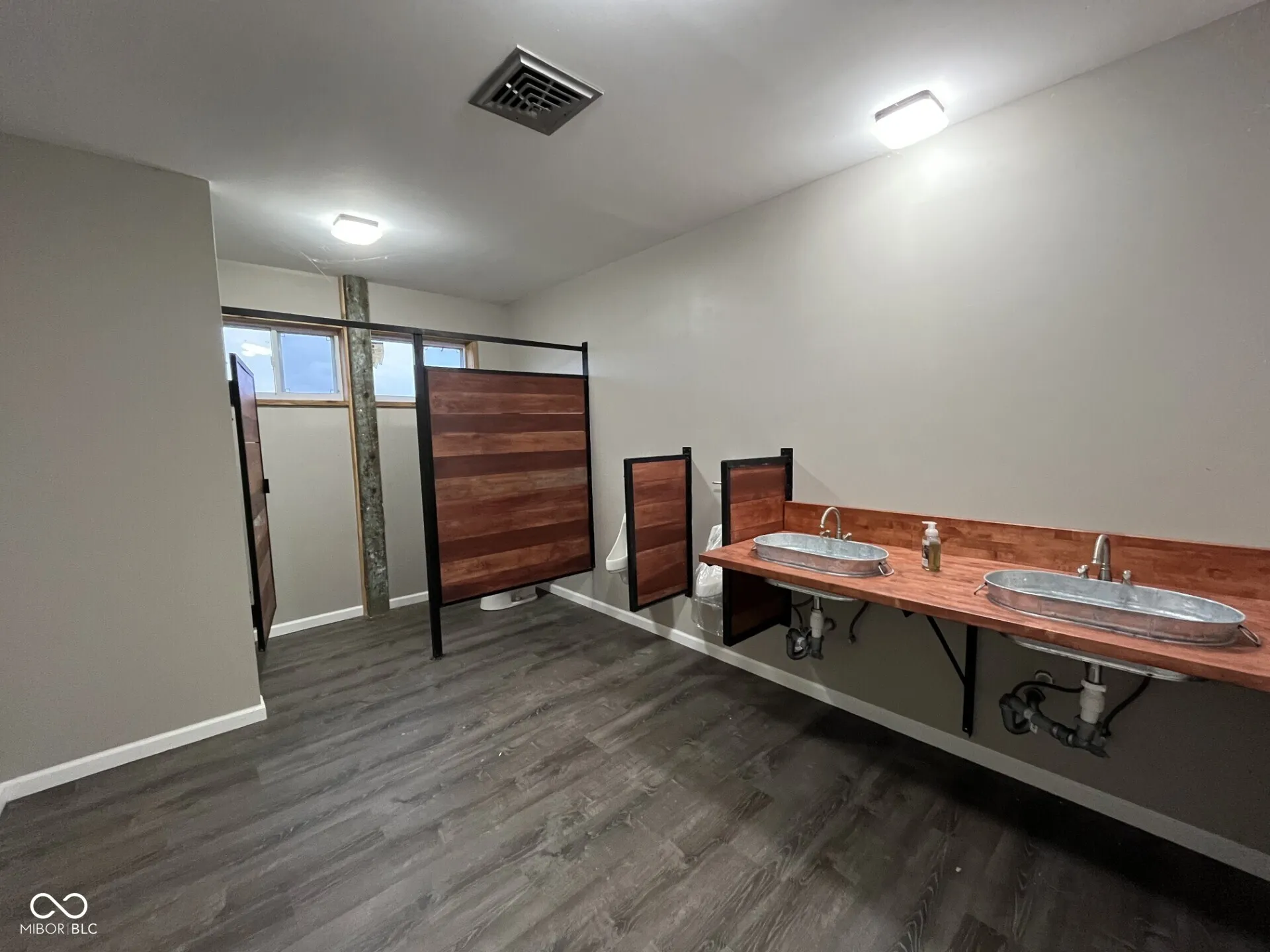 Brownstown, Indiana 47220, United States, ,2 BathroomsBathrooms,Residential,Active,241499