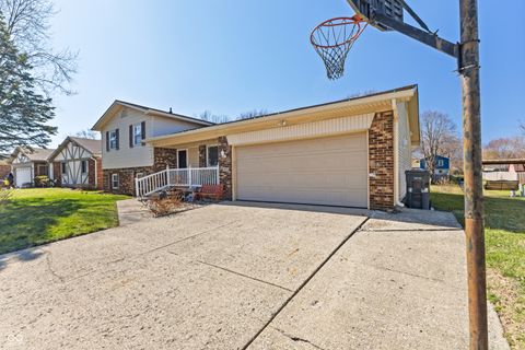 Photo of 4902 Dancer Drive, Indianapolis, IN 46237 (MLS # 22088971)