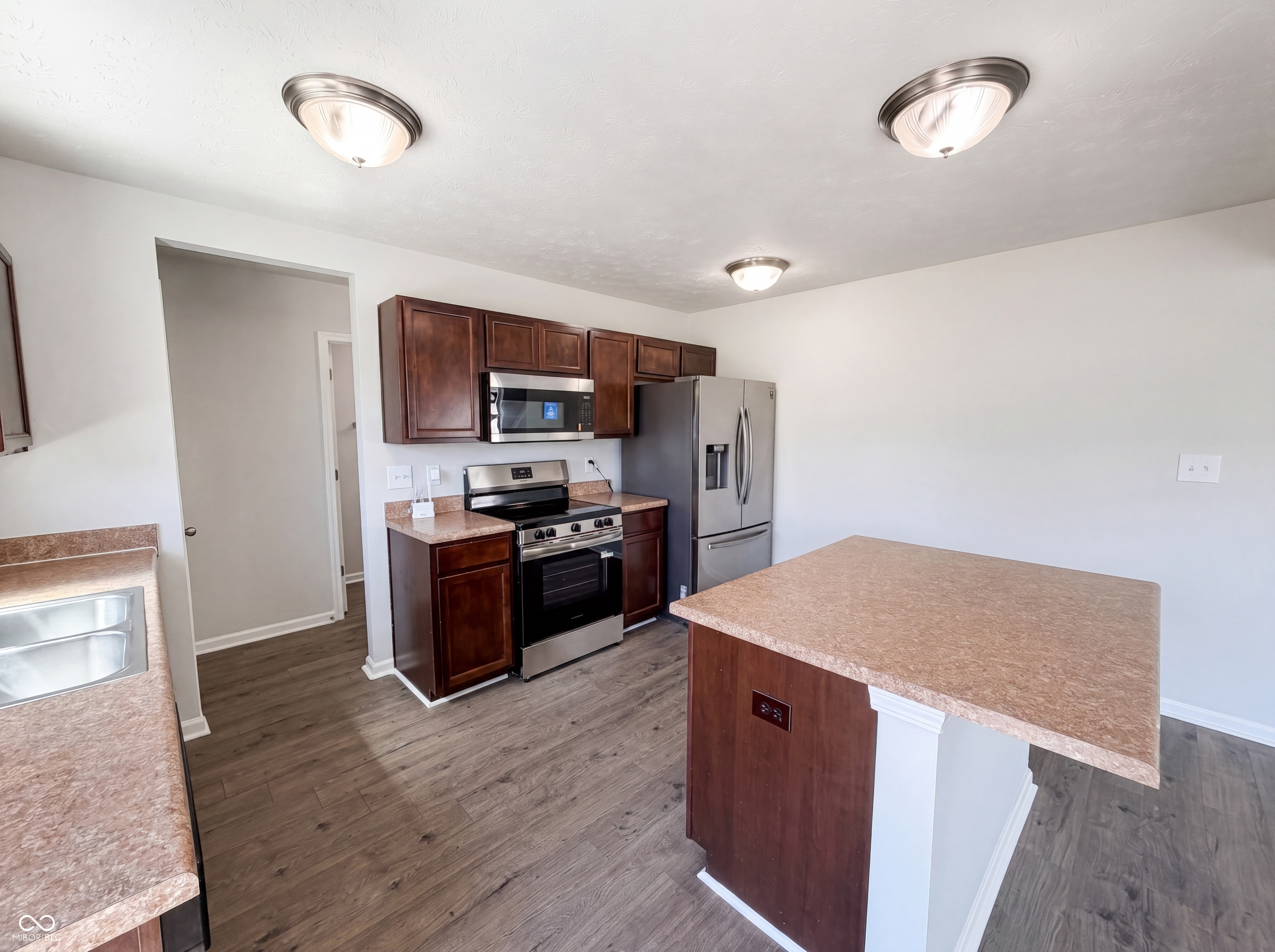939 Olmsted Court