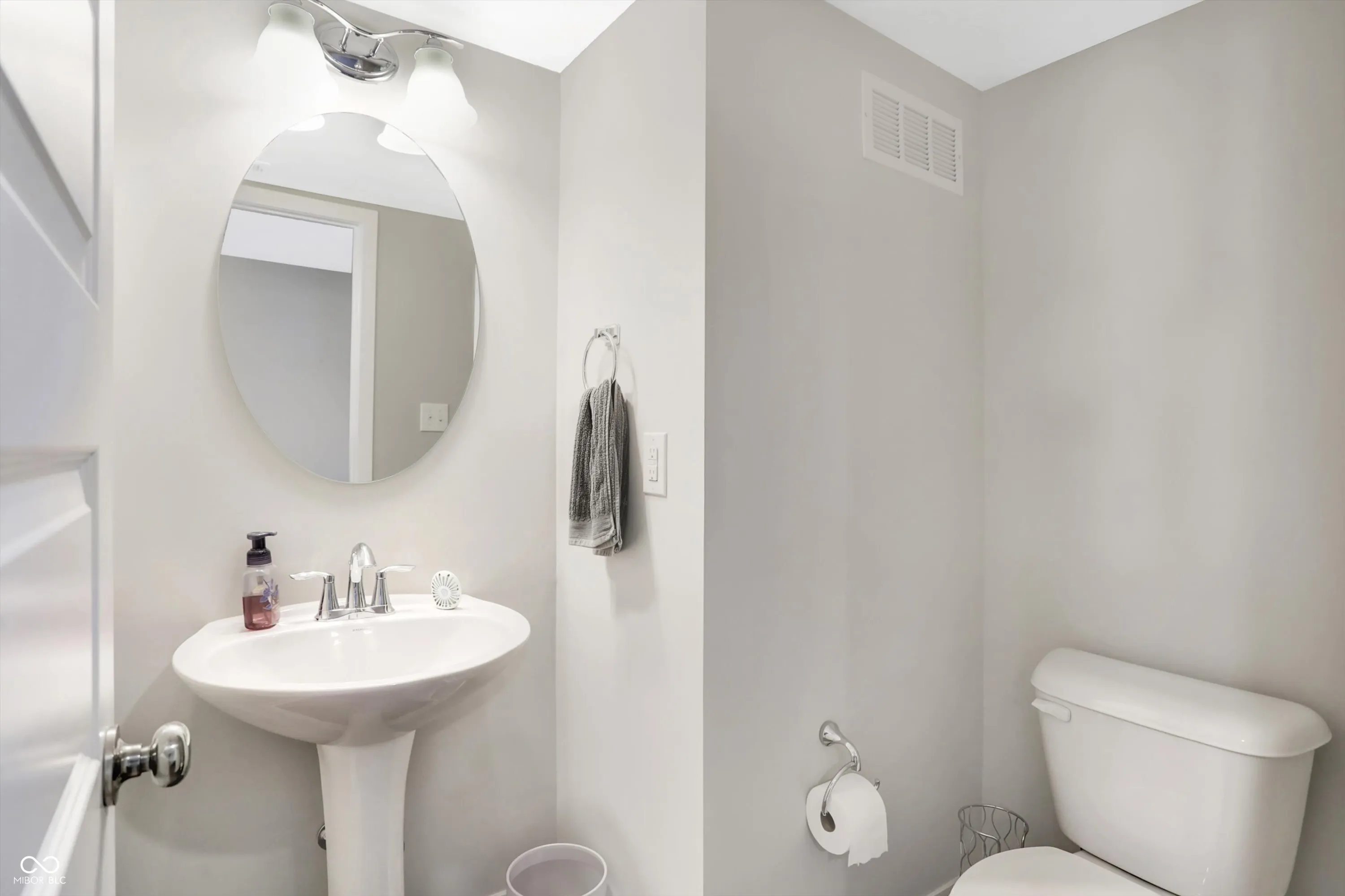 Carmel, Indiana 46033, United States, 3 Bedrooms Bedrooms, ,3 BathroomsBathrooms,Residential,Pending,13450