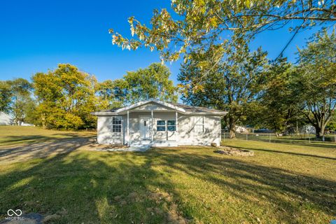 Photo of 606 N Biltmore Avenue, Muncie, IN 47303 (MLS # 22068381)