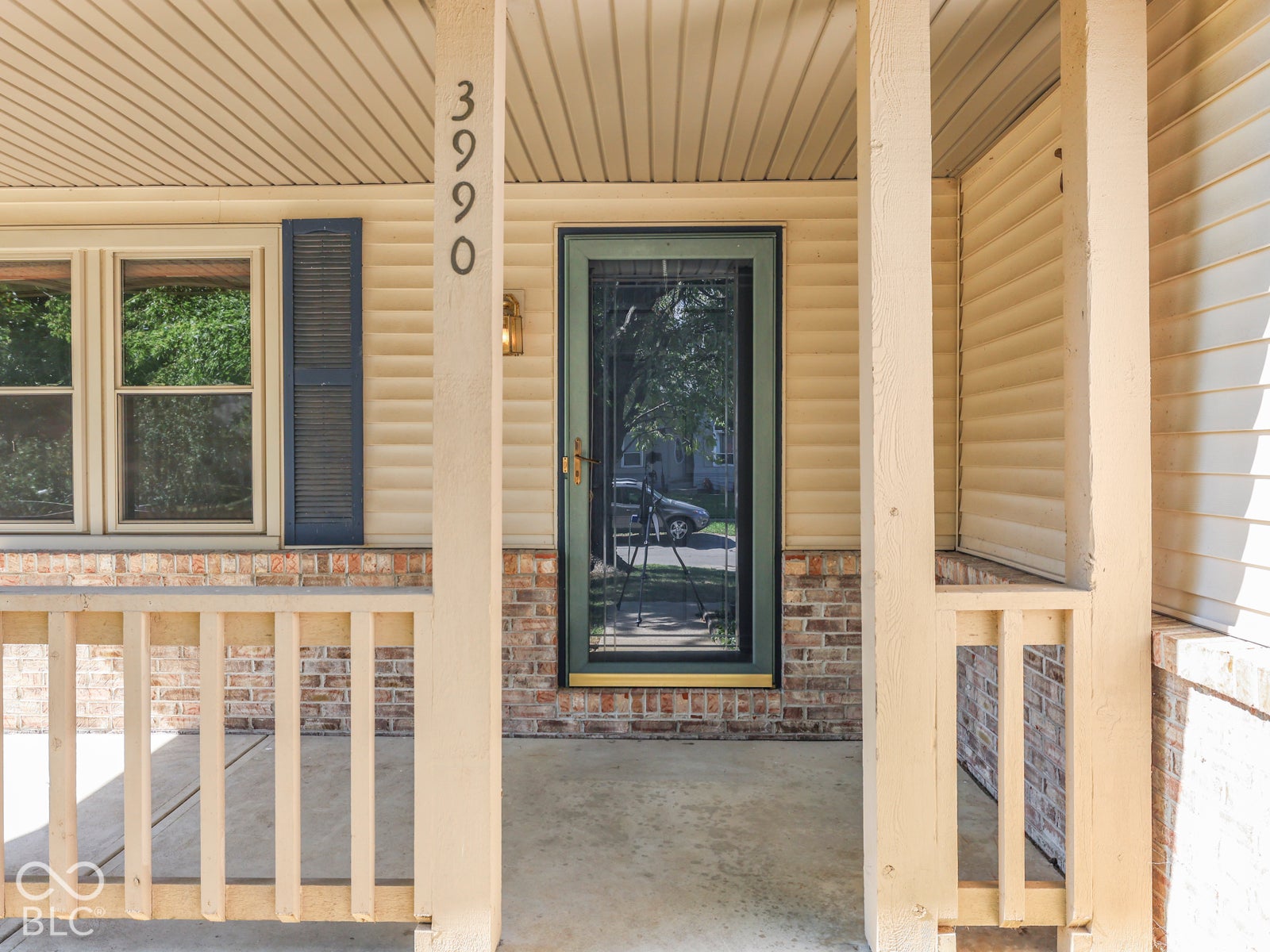 3990 Leslie Court