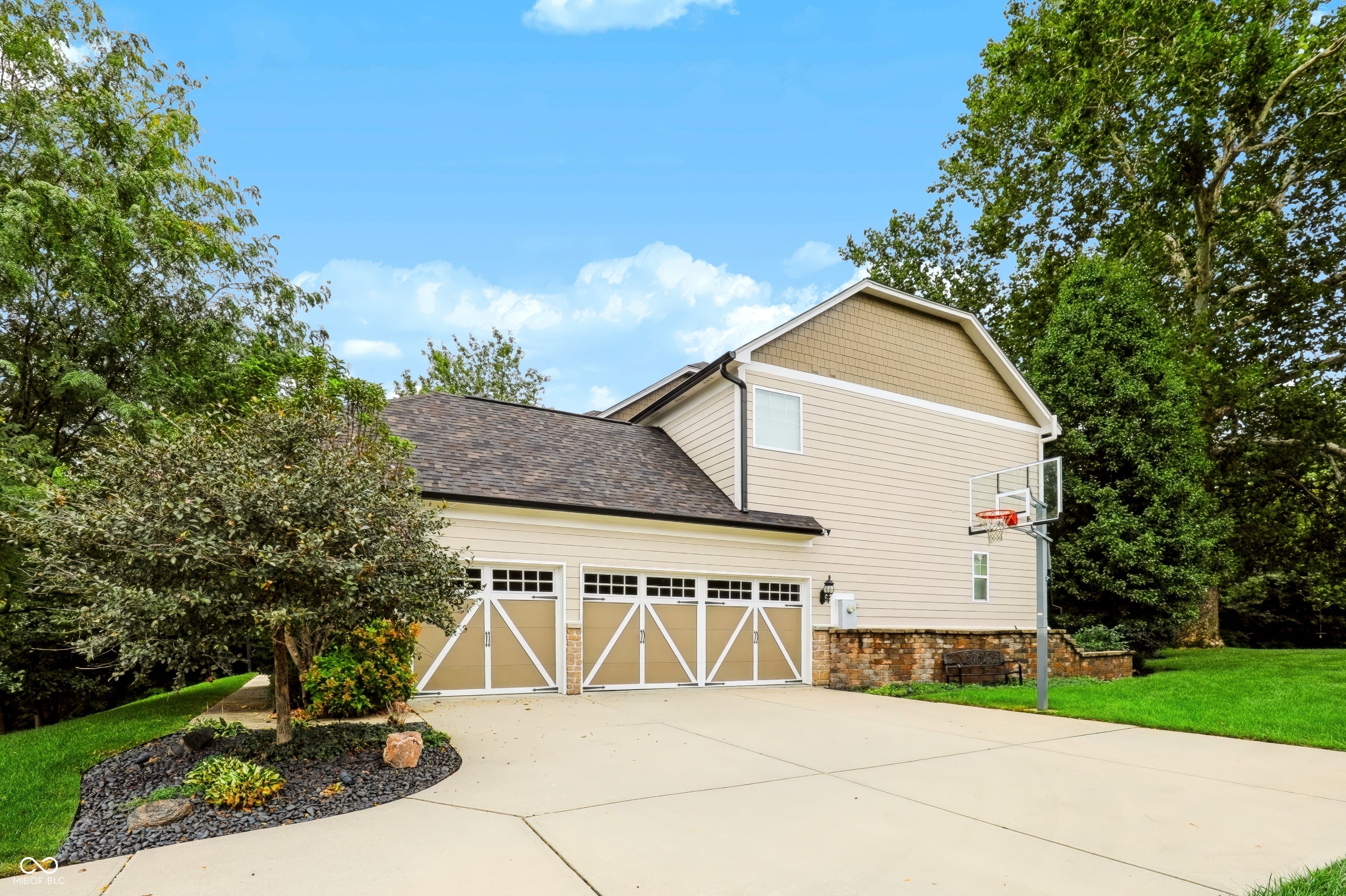 927 Racetime Road