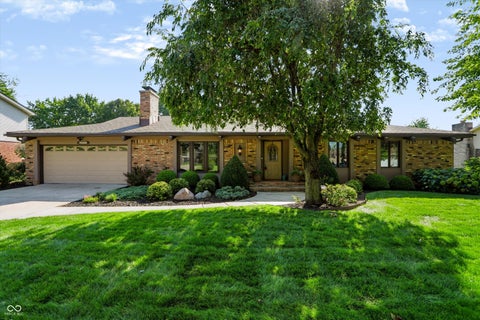 Photo of 6941 Yellowstone Parkway, Indianapolis, IN 46217 (MLS # 22121407)
