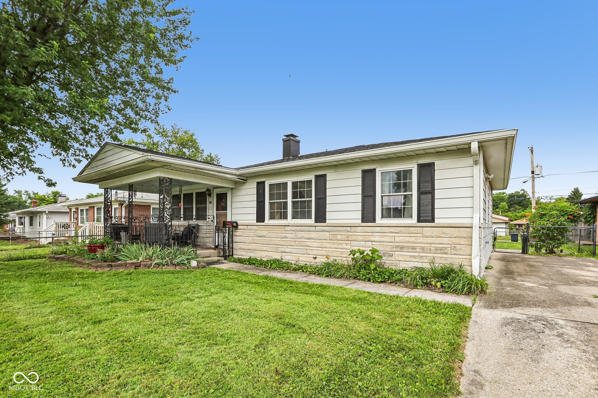 186 N 8th Avenue