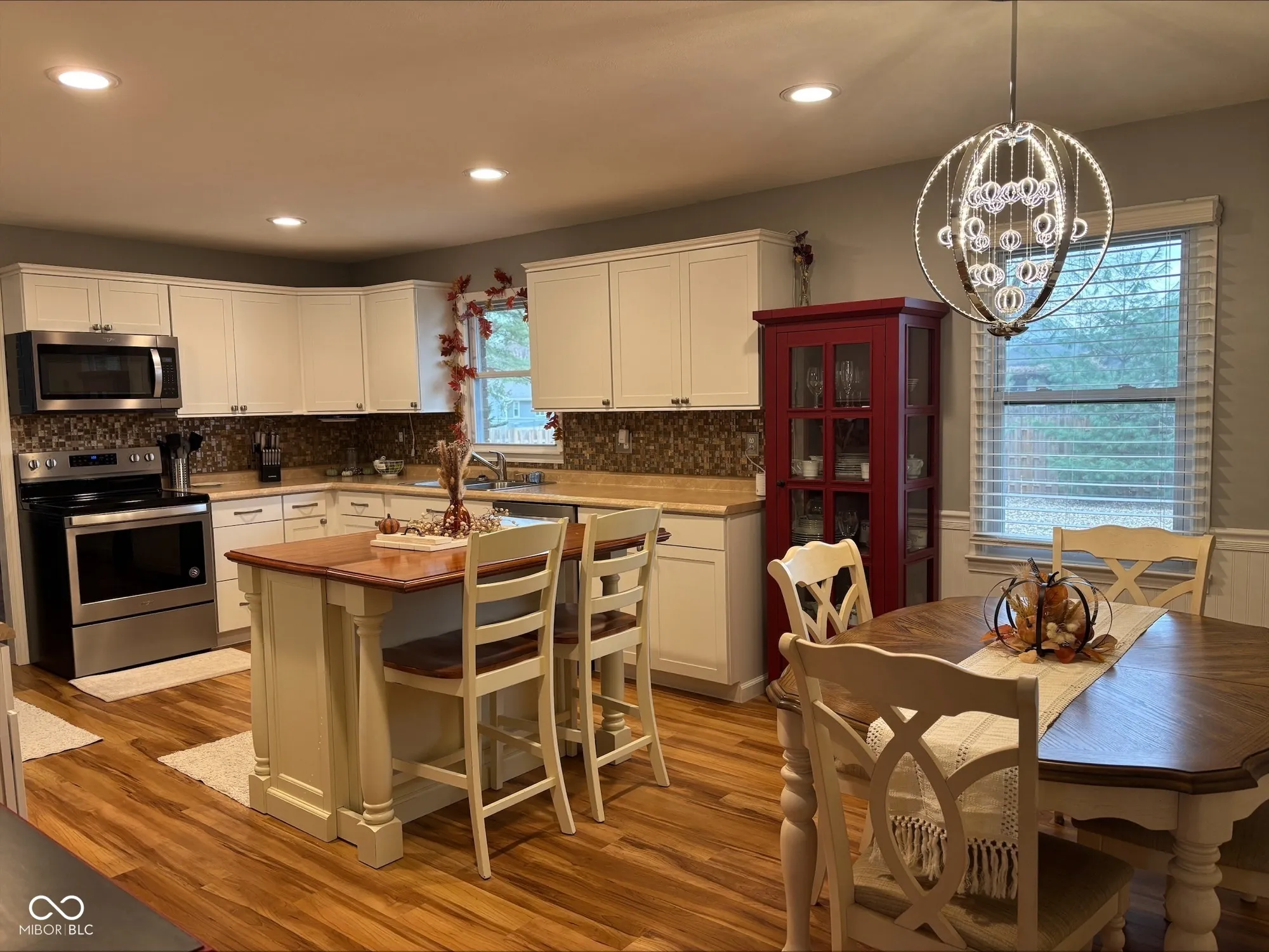 Columbus, Indiana 47203, United States, 3 Bedrooms Bedrooms, ,2 BathroomsBathrooms,Residential,Active,250300