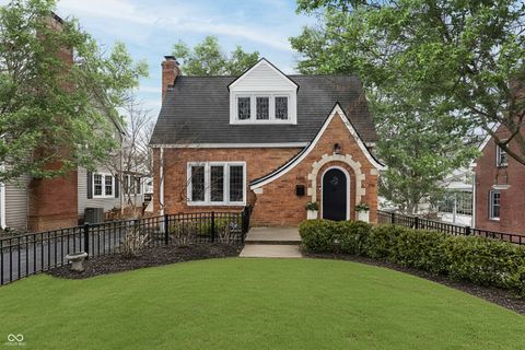 Photo of 5310 N Kenwood Avenue, Indianapolis, IN 46208 (MLS # 22082766)