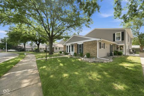 Photo of 5038 Woodmark Drive, Fort Wayne, IN 46815 (MLS # 22113309)