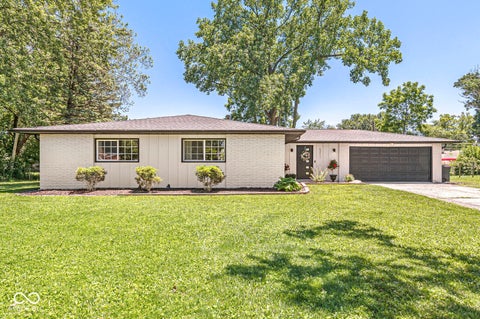 Photo of 5211 Brendon Park Drive, Indianapolis, IN 46226 (MLS # 22101717)