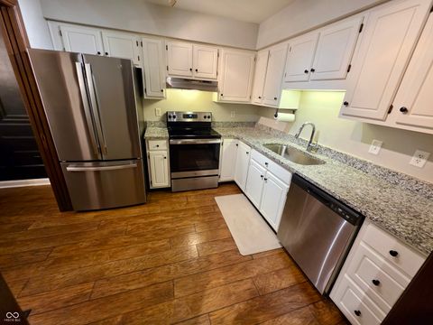 Photo of 9746 Revere Way, Indianapolis, IN 46250 (MLS # 22083920)