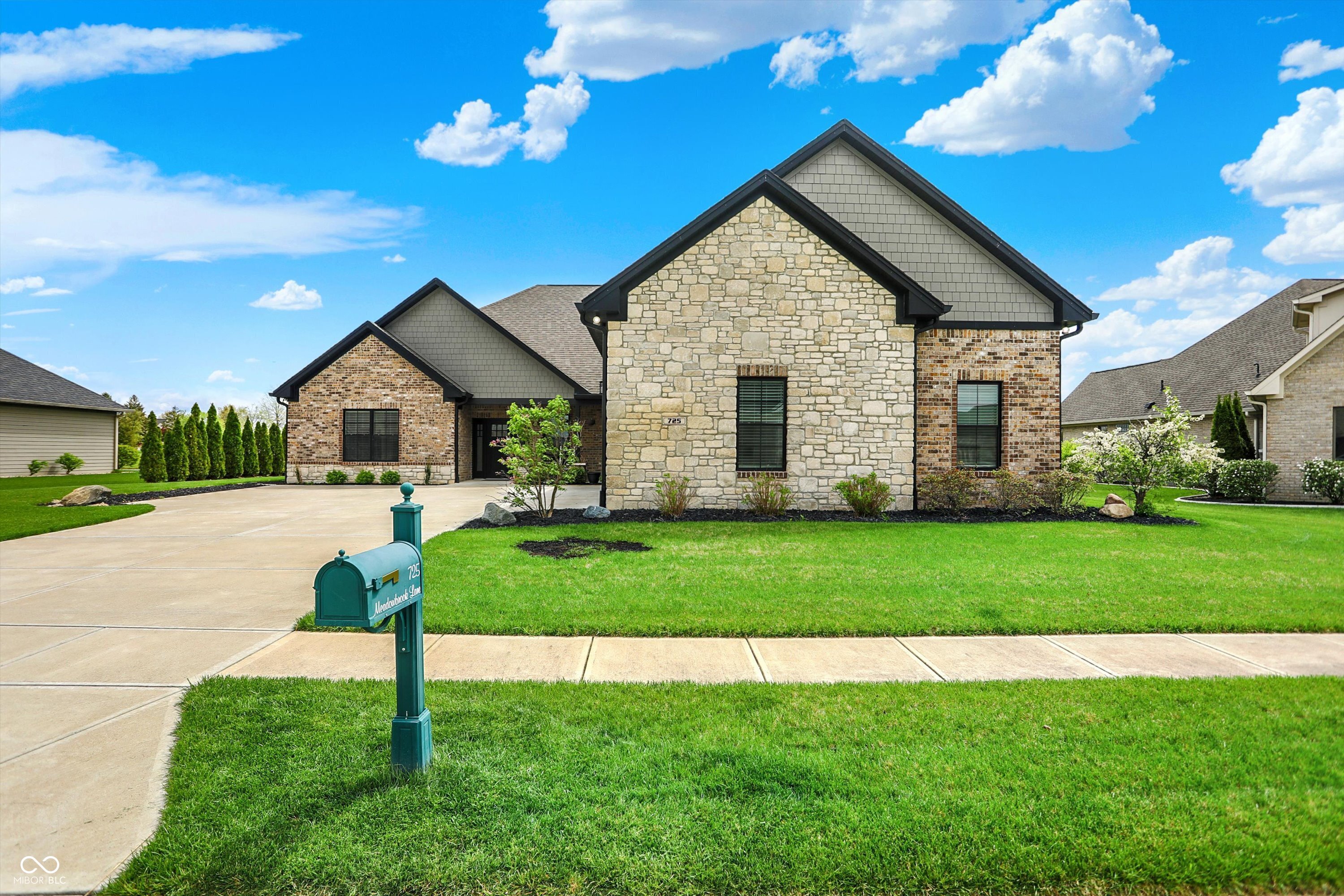 725 Meadowbrook Lane
