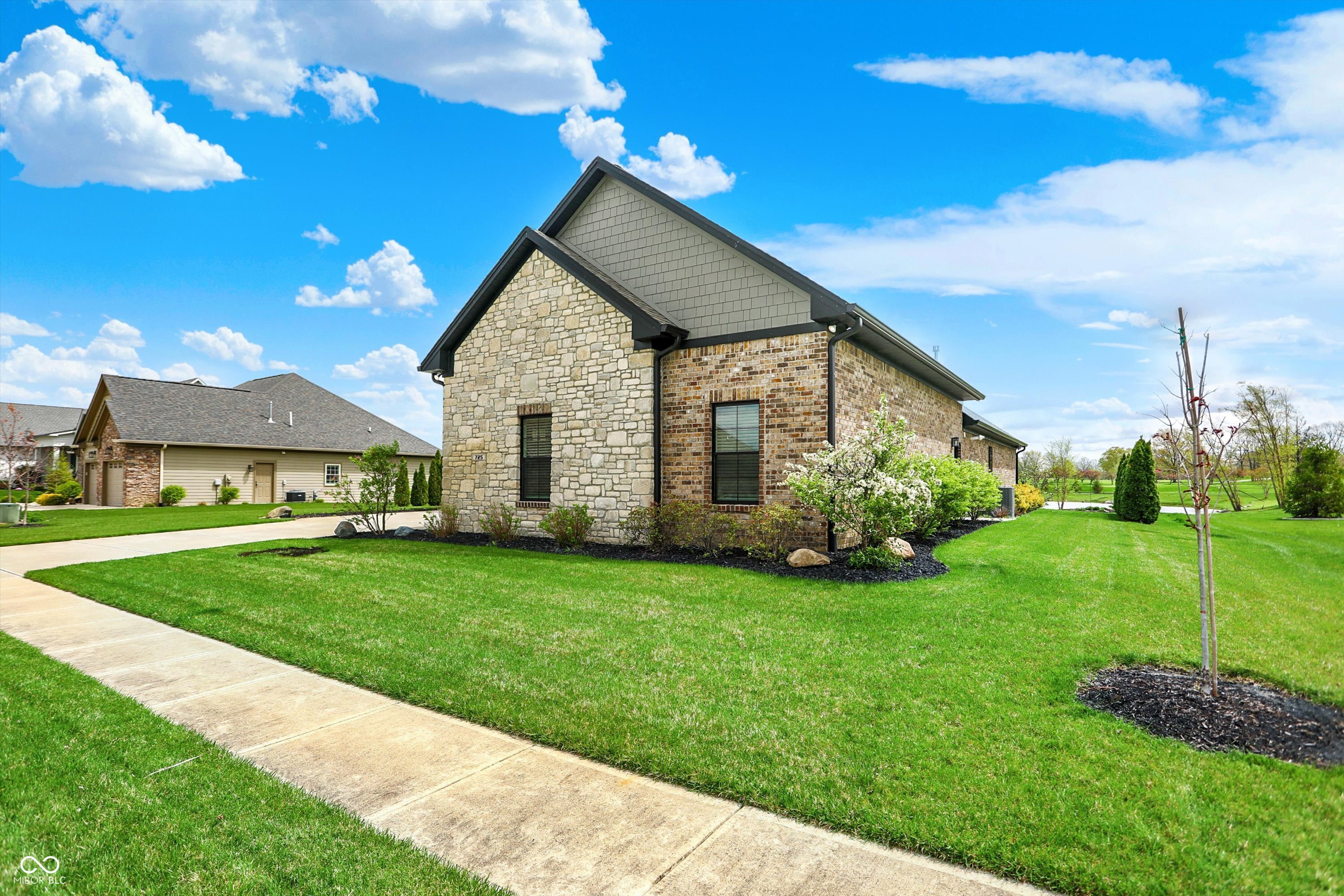 725 Meadowbrook Lane